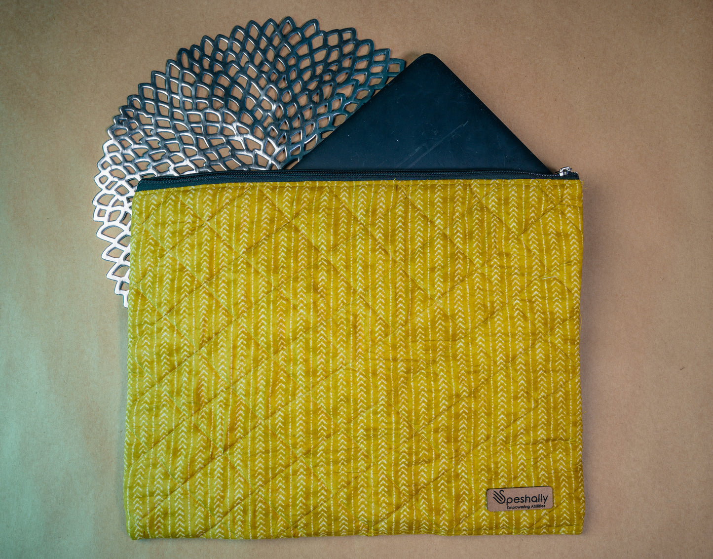 Laptop sleeve
